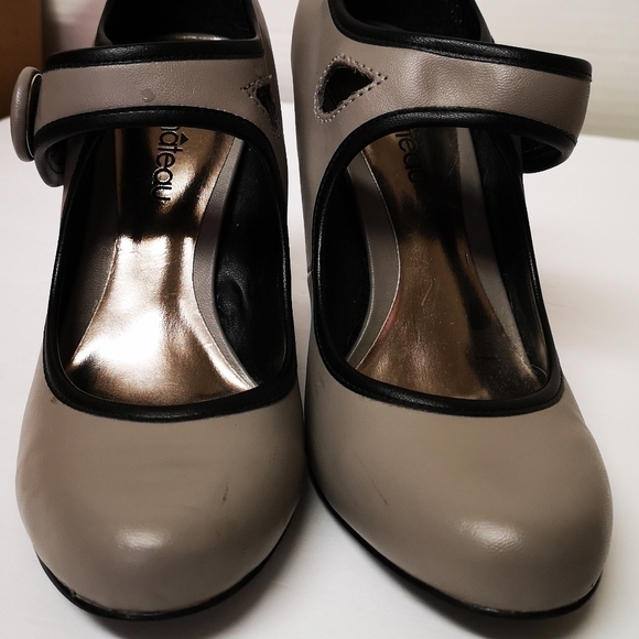 LE CHÂTEAU shoes grey black trim 6M - Picture 3 of 5